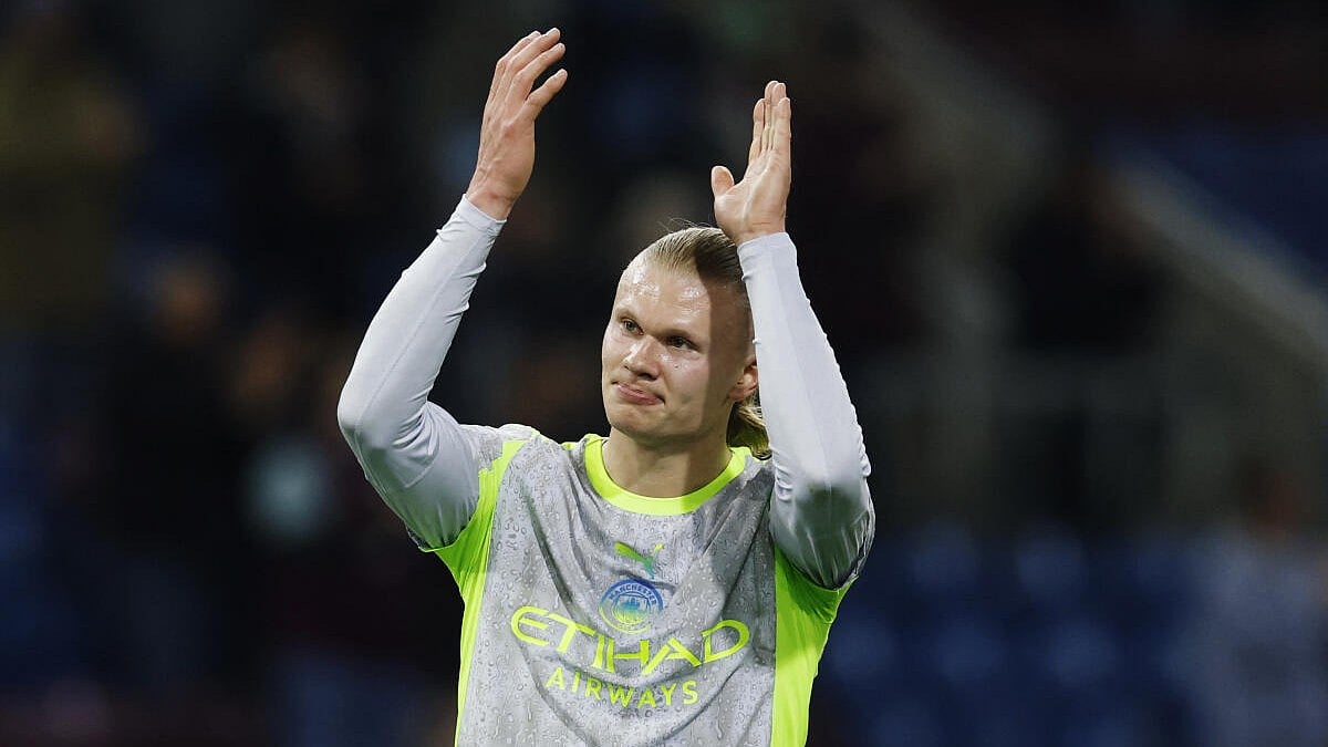 Manchester City Secures Narrow Victory Over Burnley, Climbs to Premier League Summit