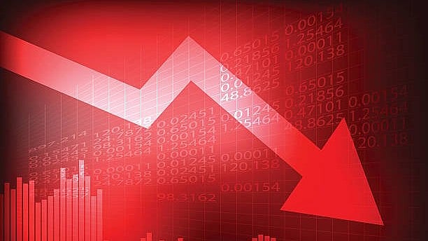 Indian shares fall on higher oil prices, weak Infosys forecast