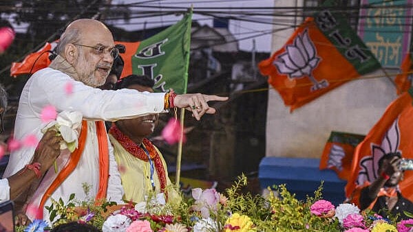 'Ooo...Bengal police, zara wapas jao!': Amit Shah's remark during poll campaign goes viral