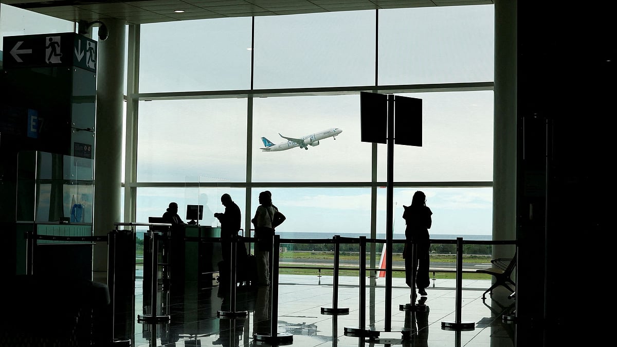 Spain Urges Buying Airline Tickets Now as Iran War Lifts Oil Prices