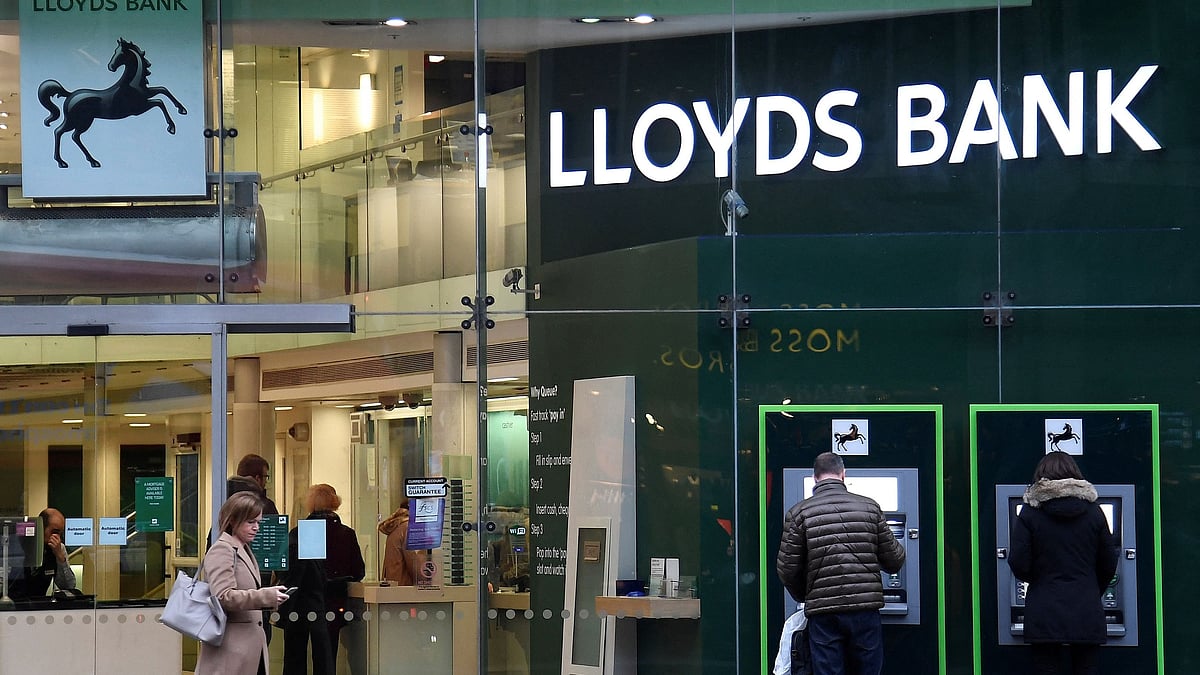 Lloyds Bank Reports 33% Profit Rise, Warns of Iran War Impact