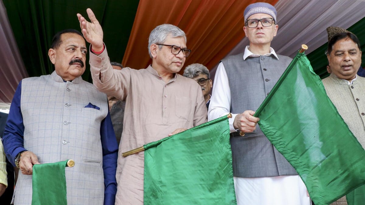 Ashwini Vaishnaw flags off first direct Srinagar-Jammu Vande Bharat train