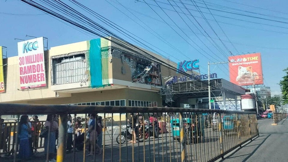 7.8 magnitude earthquake strikes off southern Philippines; tsunami ...