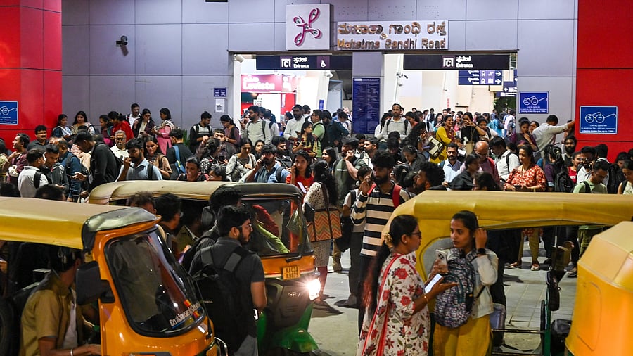 Bengaluru | Purple Line disruption: Metro glitch triggers commuter chaos