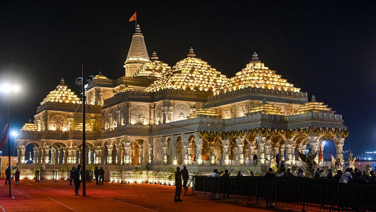 अयोध्या: राम मंदिर दान विवाद पर बढ़ी राजनीतिक रार, कांग्रेस नेताओं ने पुलिस पर लगाए नजरबंदी के आरोप