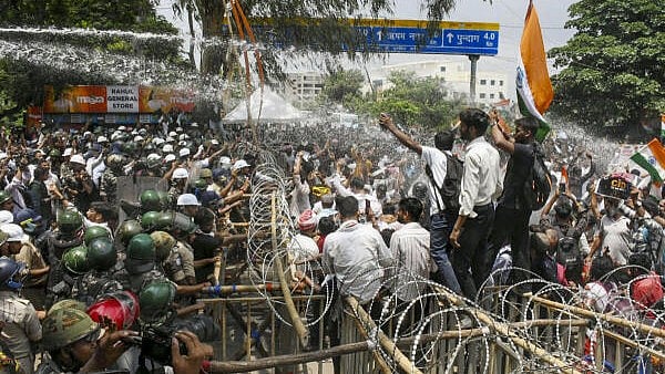Jharkhand stir | Protesters close in on Assembly premises amid baton-charge, tear-gas firing, House adjourned for day