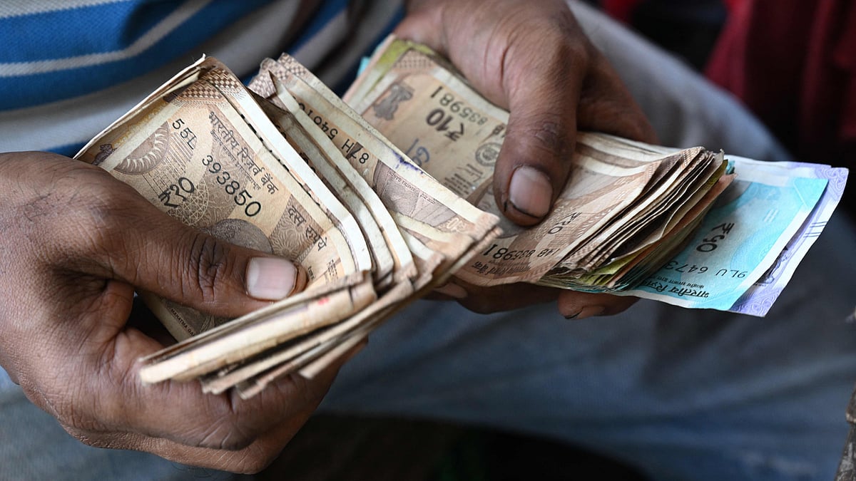 Govt approves plastic notes of Rs 10 and Rs 20 on trial basis