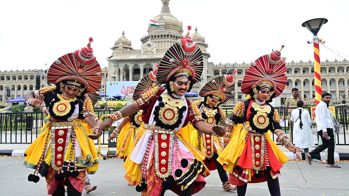 Vidhana Soudha Freedom Habba: CM waves Tricolour, 18,000 join Karnataka's  grand event