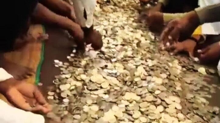 Mandya beggar dies leaving behind over Rs 8 lakh in form of notes and coins