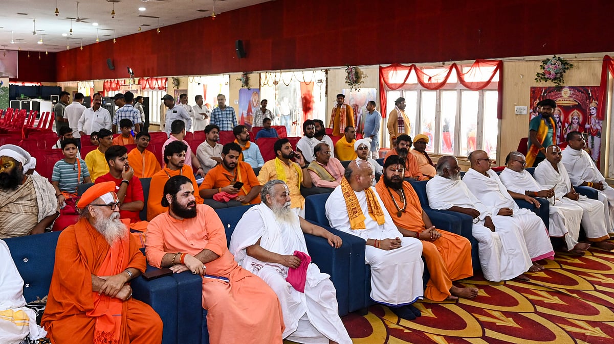 Ayodhya seers say police ‘disrupted’ meeting, seek high level probe in ‘fund theft’