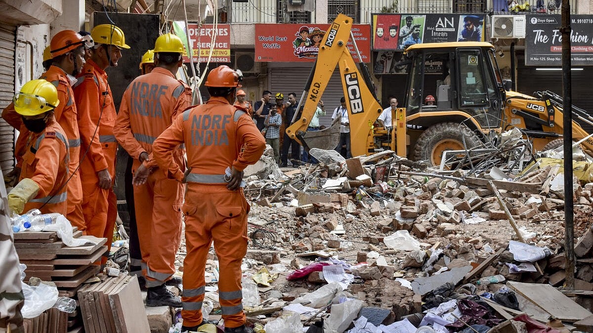 Delhi HC orders MCD inquiry in Satya Niketan tragedy, asks authorities to speed up rescue efforts