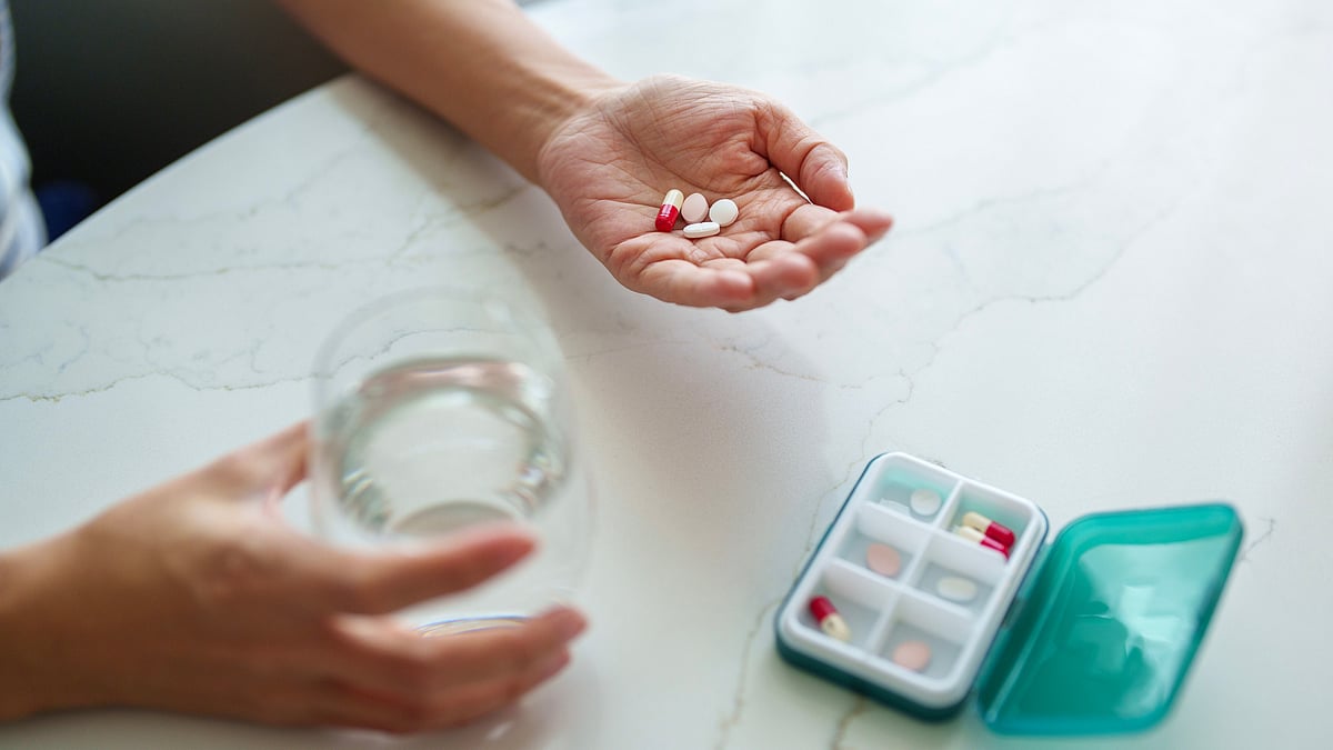 Polypharmacy risks: How too many medicines and bad drug interactions ...