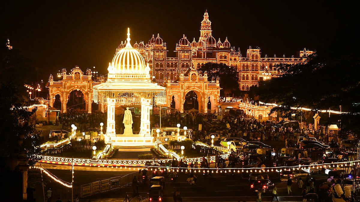 Pramoda Devi Wadiyar's remarks on Mysuru Dasara and CM DK Shivakumar's reply stir debate on social media