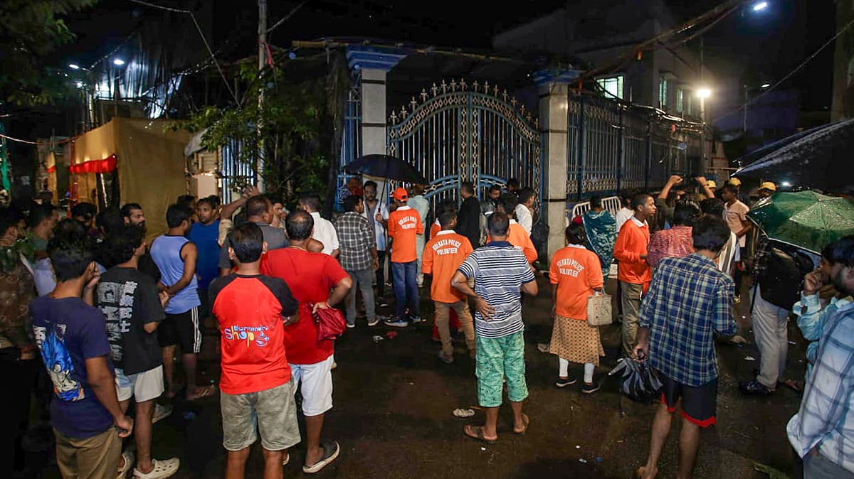 Kolkata stampede: Rain panic, exit congestion led to disaster, 9 arrested