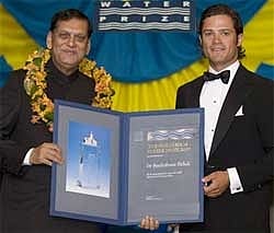 Dr Bindeshwar Pathak, left, receives the 2009 Stockholm Water Prize from Sweden's Prince Carl Philip. AP