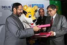 Delhi Chairman of Organising Committee Commonwealth Games 2010 Suresh Kalmadi with chairman and Managing Director of Central Bank of India S Sridhar after signing an MOU in New Delhi on Monday. PTI