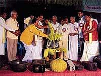 MLA M P Kumaraswamy inaugurating Mudigere Tulu Vaibhava under the aegis of Karnataka Tulu Sahitya Academy in Mudigere on Sunday by unfurling areca pingara. DH Photo