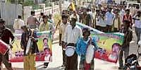 Members of Jaya Karnataka Sangatane taking out a protest rally demanding the implementation of Dr Paramashivaiah Report in Kolar on Wednesday. DH Photo