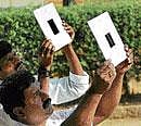 Jawaharlal Nehru Planetarium officials in Bangalore demonstrate safe-viewing of the eclipse on Thursday. DH photo
