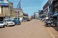 Eclipse Effect: Roads in Mangalore wore a deserted look during the eclipse period on Friday. DH Photo