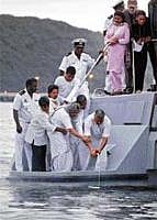 Mahatma Gandhis granddaughter Ela Gandhi (C), great grandsons Kidar Ramgobin (2nd R) and Satish Kidar (R) scatter his ashes during a ceremony marking the anniversary of his death, in the Indian Ocean in Durban, on Saturday. REUTERS