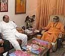 Shiv Sena supremo Bal Thackeray at a meeting with Union Agriculture Minister Sharad Pawar in Mumbai on Sunday. PTI