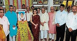 CNN-IBN Editor-in-Chief Rajdeep Sardesai soon after unveiling the portrait of his father late Dilip Sardesai at Vishwa Konkani Keerti Mandir at Shakthinagar on Saturday.   Sardesais wife Sagarika Ghosh and Konkani Language and Cultural Foundation President Basti Vaman Shenoy among others look on.  DH Photo