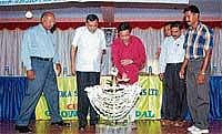 Assembly Speaker K G Bopaiah inaugurating a seminar on ''Sandalwood in mixed cropping and growing agriculture crops scientifically in Kodagu'' on Sunday. DH Photo