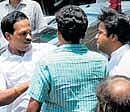 Middlemen involved in a scrap outside theCOMED-K counselling centre at NMKRV college in Bangalore on April 10. DH file photo