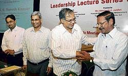 Urban Development Minister S Suresh Kumar greets R Sai Bharathi, Chairman of Alandur Municipality in Tamil Nadu at the Leadership Lecture Series in Bangalore on Friday.  Arvind Srivastava, Managing Director KUIDFC and Shambhu Dayal Meena, Secretary, Urban Development are also seen. DH PHOTO