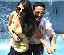 Akshay Kumar and Aishwarya Rai in 'Action Replayy'
