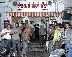 loyal The customers relishing the chaats. dh photos by janardhan b k