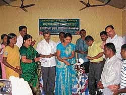 Taluk Panchayat Vice-President Mallika Naveen inaugurating a community hall at Bemmane in N R Pura. DH Photo