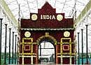 A model India Gate made out of  2.5 lakh roses at the flower show in Lalbagh. DH Photo