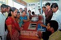 Innovation: A company representative explaining about the model of bio-gas stove at Raitha Dasara, in Mysore on Saturday. DH photo