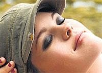 A US team has devised a cap that beats insomnia by cooling your brain down.