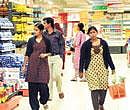 Shoppers at a More Hypermarket store in Bangalore. DH Photo