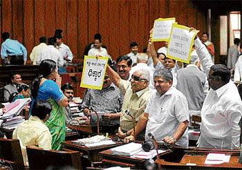 Porn scandal: Gowda slams Cong as it steps up attack on BJP