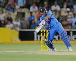 Dhoni plays down 'rift' with Gambhir
