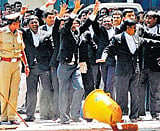 Lawyers accuse mediapersons of bias. DH Photo