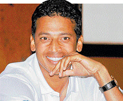 candid Mahesh Bhupathi