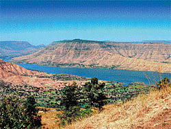 One of the many scenic views at Panchgani. photo by b balaji/wikimedia commons