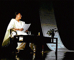 old days Salima Raza (L) as Alys and Banwari Taneja (R) as Faiz  Ahmad Faiz in the play Chand Roz Aur Meri Jaan.