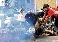 The Capital has implemented significant measures such as relocation of industries from the city to the outskirts, introducing green buses and strict control on power plants. But environmentalists say this is not enough. DH Photos/ Chaman Gautam