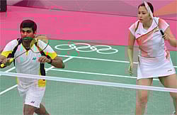 India's Diju V (L) and Jwala Gutta return to Indonesia's Lilyana Natsir and Ahmad Tontowi during their mix double group play stage at the London 2012 Olympic Games in London on July 28, 2012. Indonesia's Lilyana Natsir and Ahmad Tontowi won 21-16, 21-12. AFP