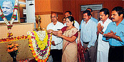 Dakshina Kannada Zilla Panchayat President Shailaja Bhat inaugurates the 97th birth                       anniversary of former chief minister late D Devaraj Urs at Zilla Panchayat hall on Monday. Deputy Speaker N Yogish Bhat, ZP CEO Dr K N Vijayaprakash and others look on.