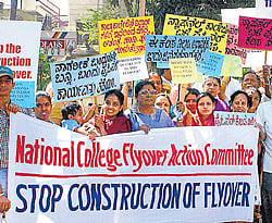 The 408-mtr-long flyover, meant to relieve traffic congestion has served no purpose. While the initial feasibility study claimed close to 10,000 PCUs, the actual figure was a meagre 2,700 PCUs an hour. The cost of the project, commissioned in 2002, had escalated to Rs 25 cr from Rs 17 cr.