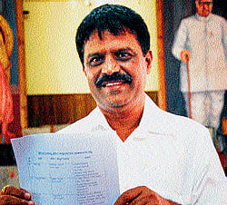 District-in-Charge Minister M P Appachu Ranjan releasing the list of Ekalavya awardees at Madikeri on Monday. dh photo