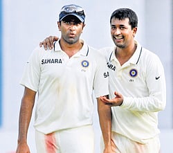 Deadly! R Ashwin (left) and Pragyan Ojha have formed a formidable pair.   DH&#8200;PHOTO/ Satish Badiger