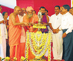 matter of pride: Odiyur seer Gurudevananda and Kadri seer Yogiraja Sandhyanathji Maharaj inaugurate a seminar on Nath sect at Kadri temple premises on Sunday.